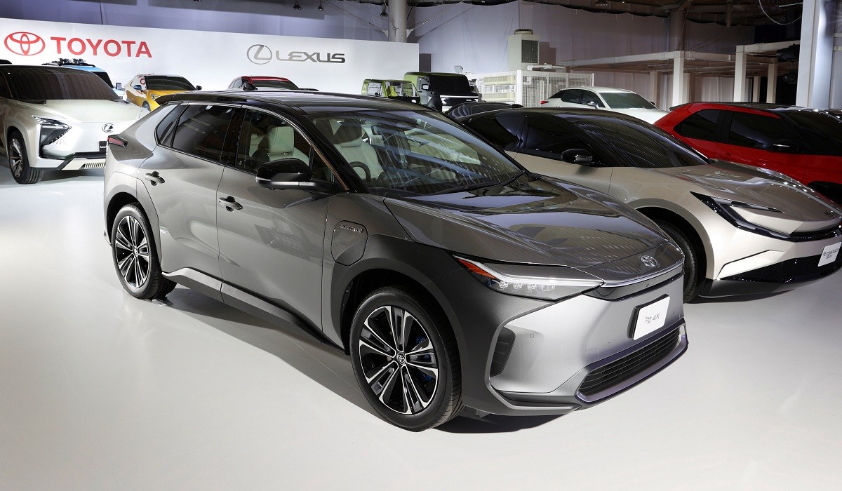 Пятнадцать электромобилей Toyota — «мини-Крузак», пикап, родстер, народный седан и лапша с креветками