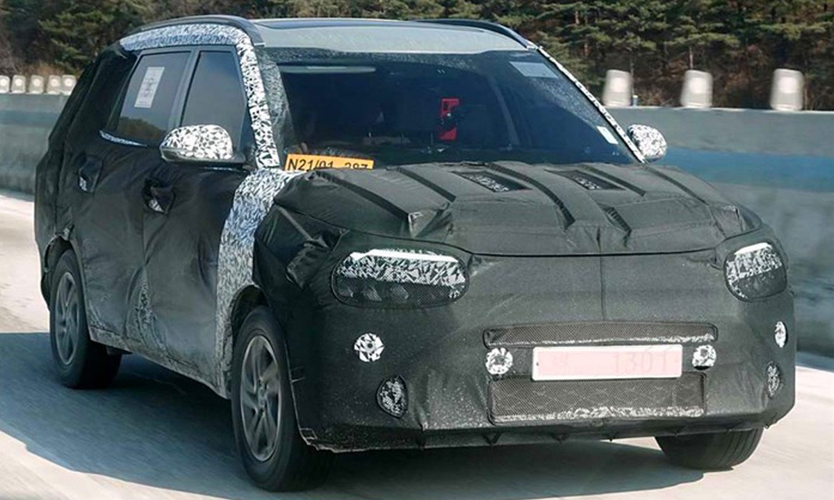 Kia возродит трехрядную модель Carens Kia возродит трехрядную модель Carens