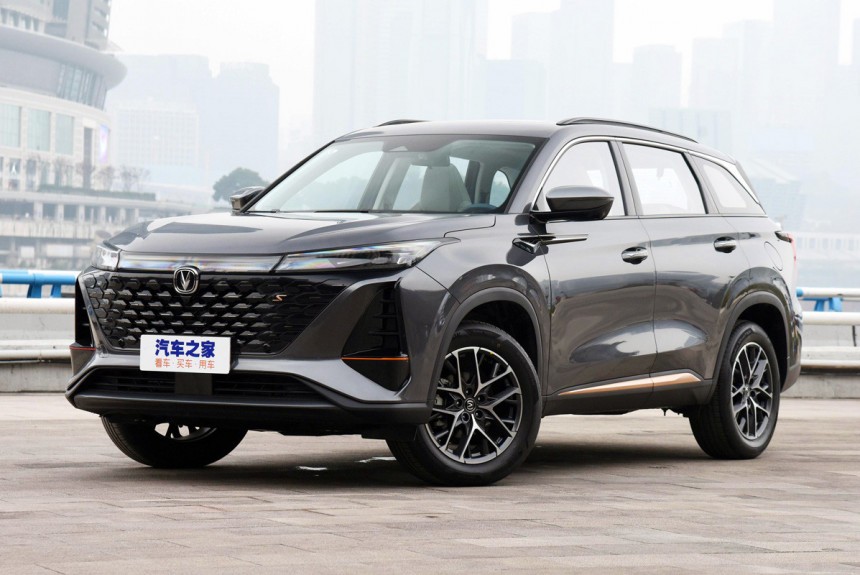 Обновлен кроссовер Changan CS75 Plus