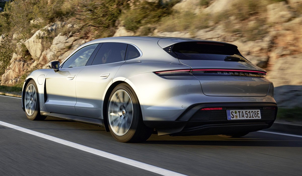 Универсал Porsche Taycan Sport Turismo: новые версии и цены Универсал Porsche Taycan Sport Turismo: новые версии и цены