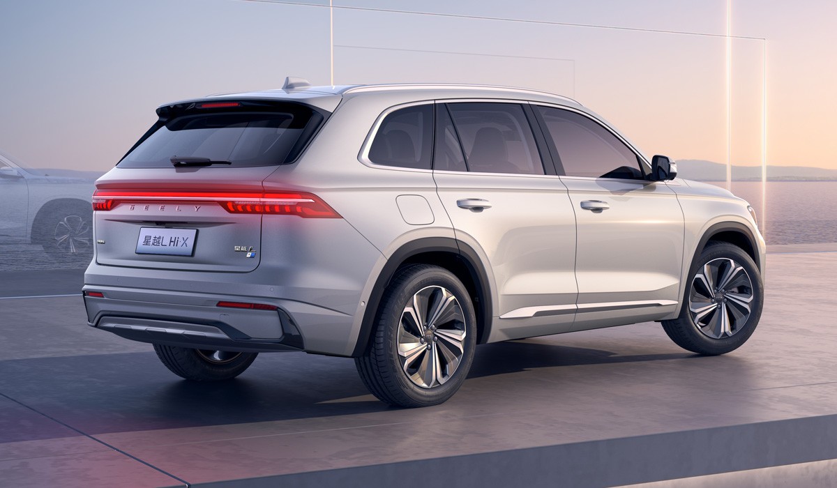 Кроссовер Geely Xingyue L Hi-X стал первым гибридом нового поколения