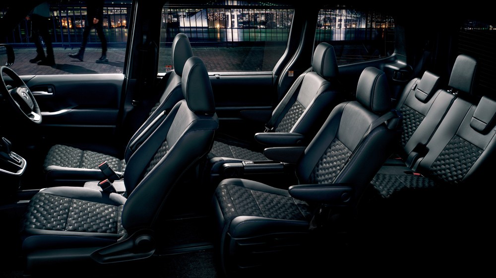 Минивэны Toyota Noah и Voxy нового поколения: теперь дуэт вместо трио Минивэны Toyota Noah и Voxy нового поколения: теперь дуэт вместо трио