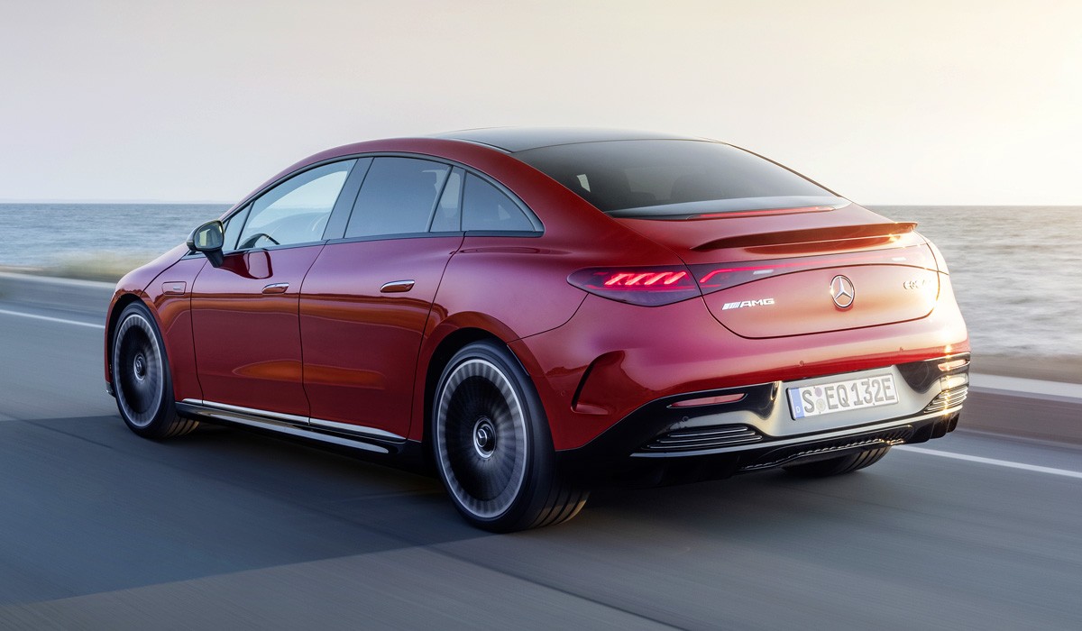 Электромобиль Mercedes-AMG EQE представлен в двух версиях Электромобиль Mercedes-AMG EQE представлен в двух версиях