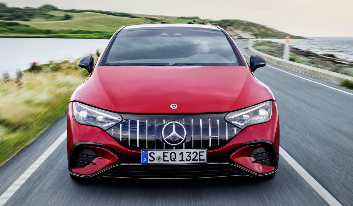 Электромобиль Mercedes-AMG EQE представлен в двух версиях Электромобиль Mercedes-AMG EQE представлен в двух версиях