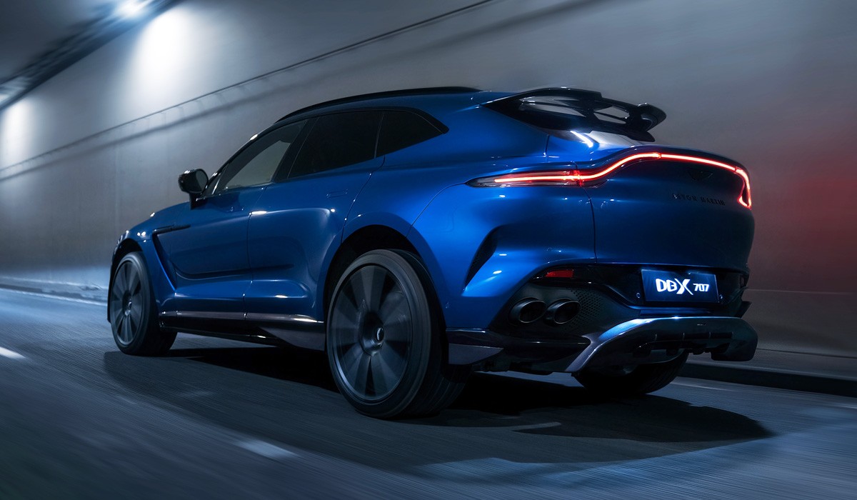 Новый Aston Martin DBX707: самый мощный в классе