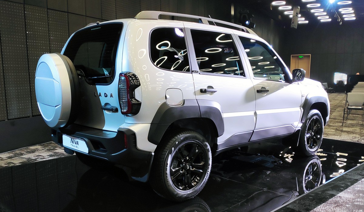 Лада Нива Travel в спецверсии Black выходит на рынок