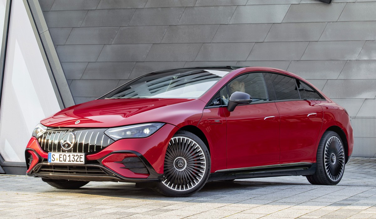 Электромобиль Mercedes-AMG EQE представлен в двух версиях Электромобиль Mercedes-AMG EQE представлен в двух версиях