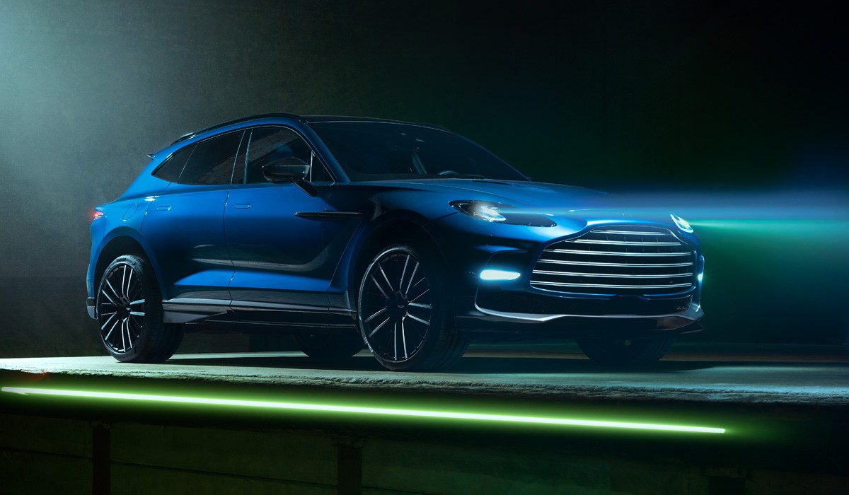 Новый Aston Martin DBX707: самый мощный в классе