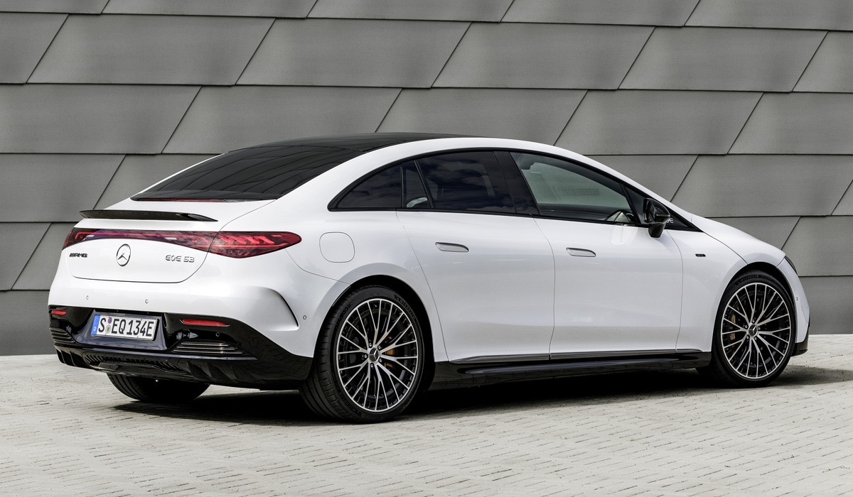 Электромобиль Mercedes-AMG EQE представлен в двух версиях Электромобиль Mercedes-AMG EQE представлен в двух версиях