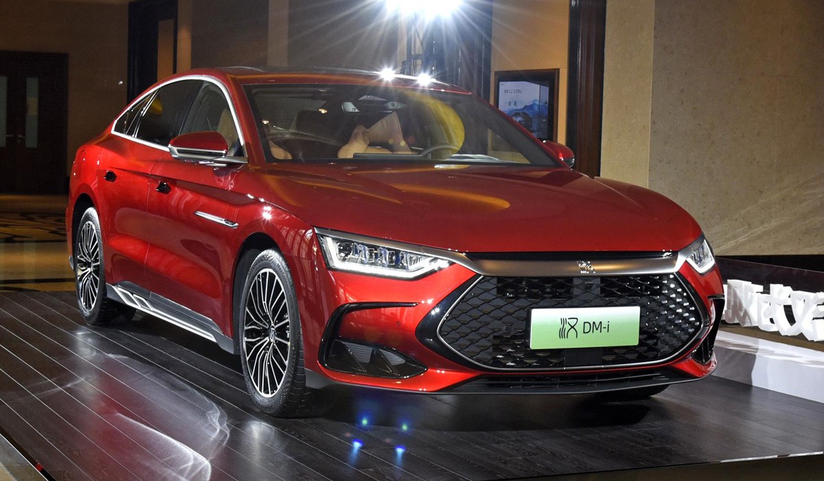 BYD Han DM-i с новой гибридной системой: 1300 км без дозаправки
