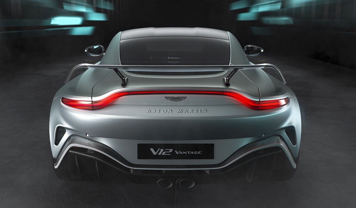 Новый Aston Martin V12 Vantage: последняя модель с 12 цилиндрами