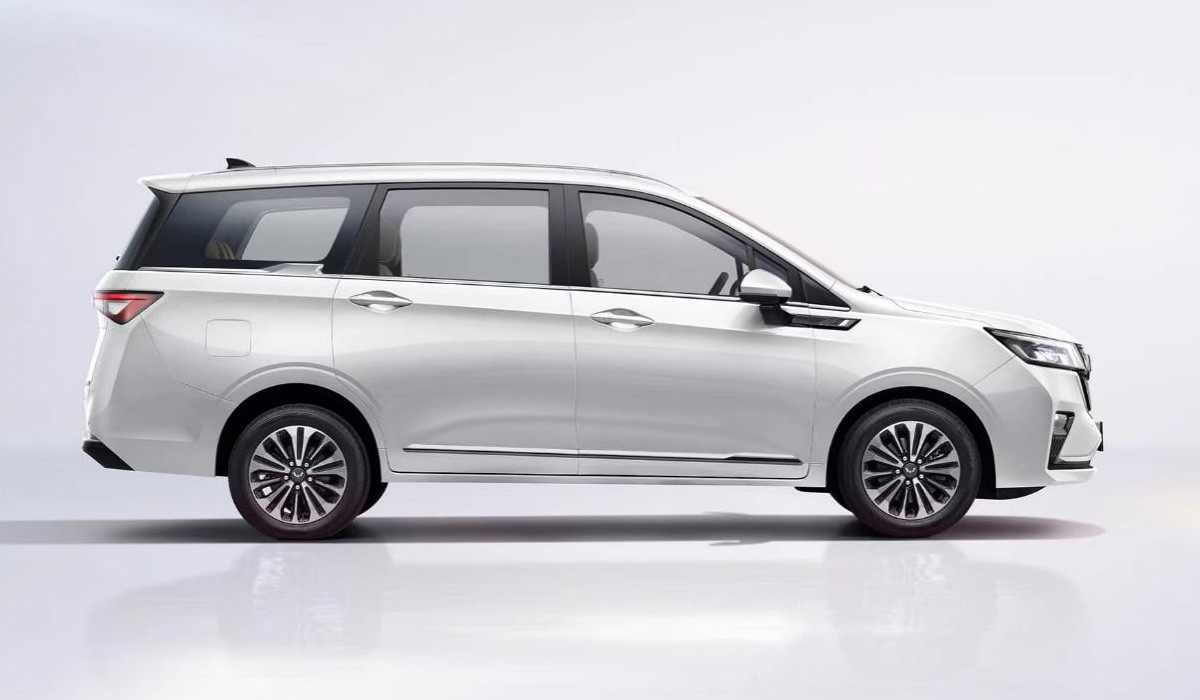SAIC и GM представили минивэн Wuling Jiachen SAIC и GM представили минивэн Wuling Jiachen
