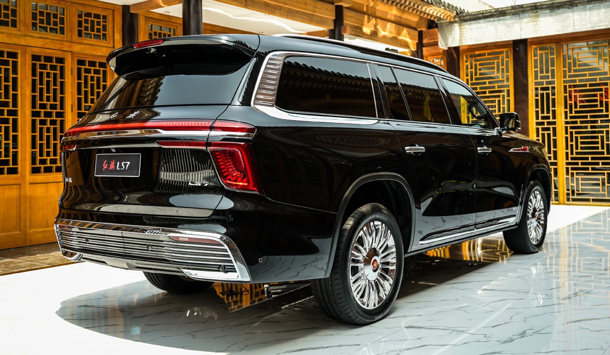 Роскошный внедорожник Hongqi LS7: подробности