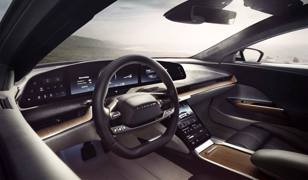 У седана Lucid Air появились более простые версии У седана Lucid Air появились более простые версии