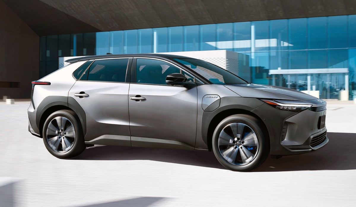 Электромобиль Toyota bZ4X выходит на рынок: дороже, чем «Крузак» Электромобиль Toyota bZ4X выходит на рынок: дороже, чем «Крузак»