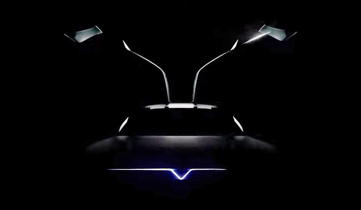 Возрожденный DeLorean показали на новом тизере