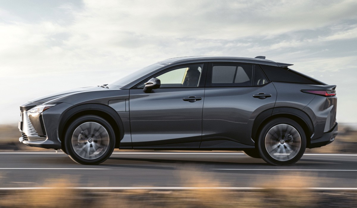 Кроссовер Lexus RZ 450e открыл гамму электромобилей Кроссовер Lexus RZ 450e открыл гамму электромобилей
