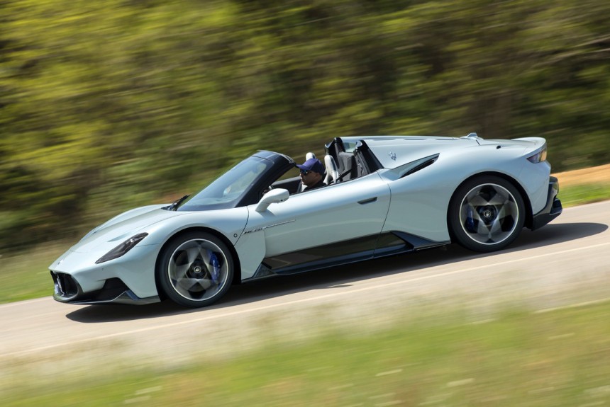 Представлен родстер Maserati MC20 Cielo со стеклянной крышей