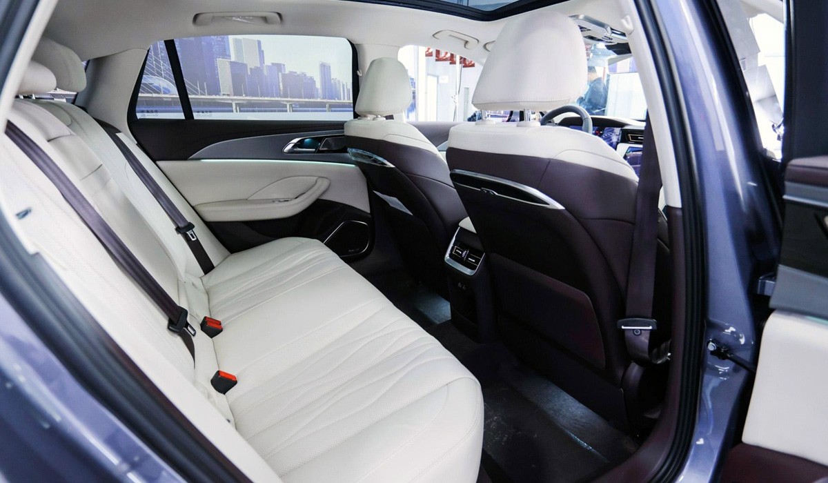 Седан Hongqi H5 второго поколения дебютировал в трех версиях