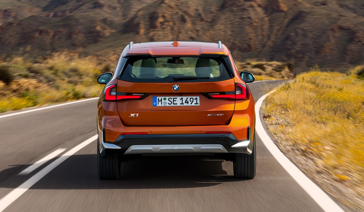 Новый BMW X1 дебютировал вместе с электромобилем iX1