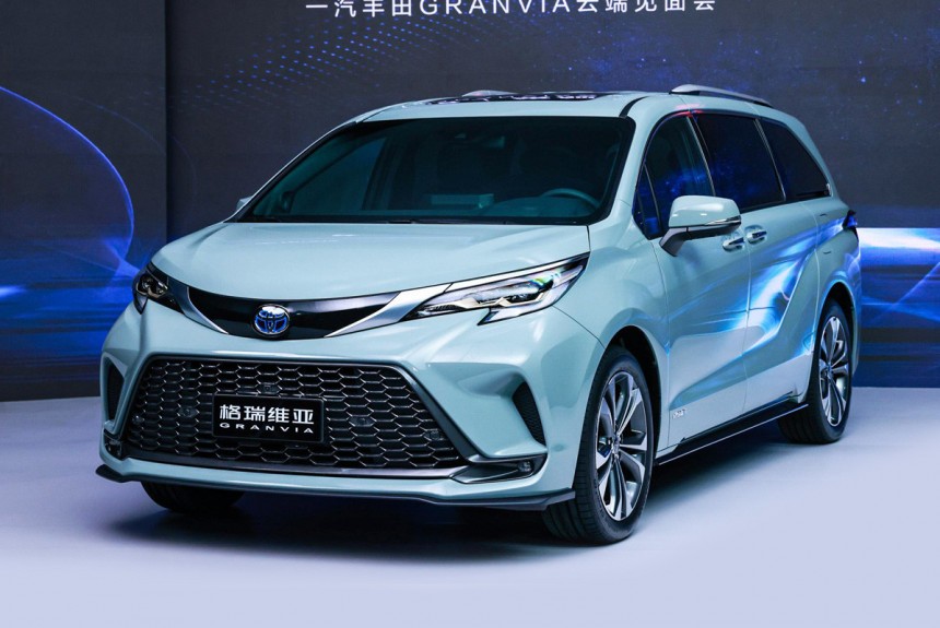 Минивэн Toyota Granvia: уже вторая модель под этим названием