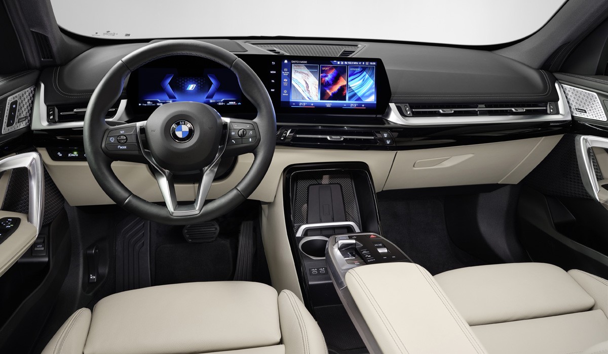 Новый BMW X1 дебютировал вместе с электромобилем iX1