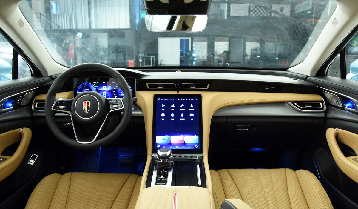 Седан Hongqi H5 второго поколения дебютировал в трех версиях