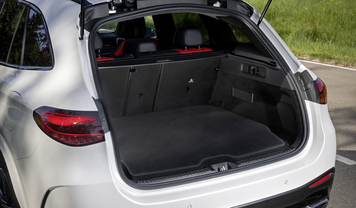 Новый бестселлер: представлен Mercedes-Benz GLC второго поколения