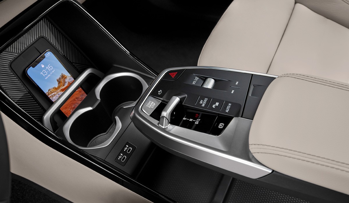 Новый BMW X1 дебютировал вместе с электромобилем iX1