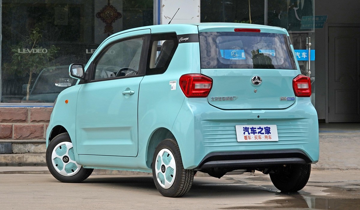 BAIC начал производство двух миниатюрных электромобилей