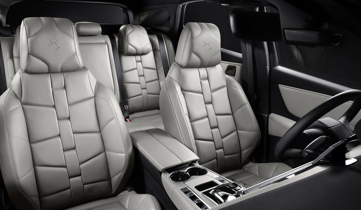 Представлен обновленный кроссовер DS 7