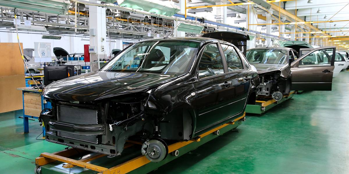 Дайджест дня: финальный BMW i3, Brabus C-класса и другие события индустрии