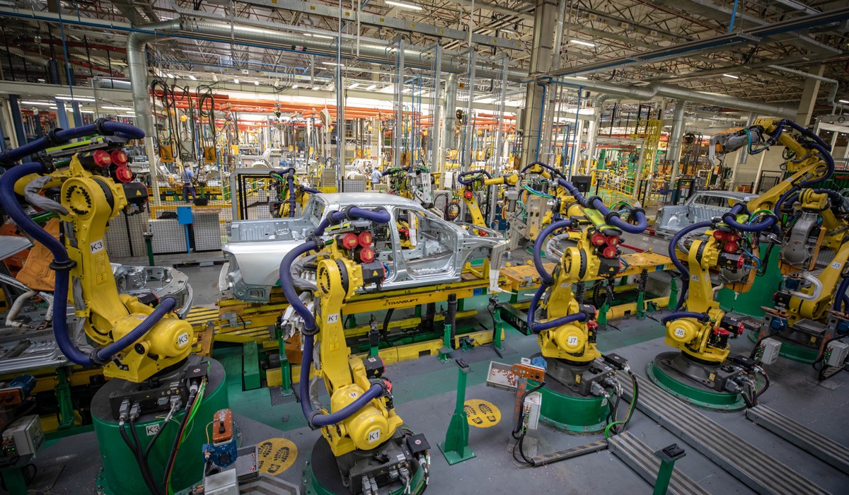 Дайджест дня: финальный BMW i3, Brabus C-класса и другие события индустрии