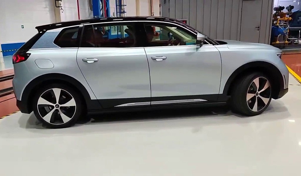 Оборонный концерн Алмаз-Антей показал кроссовер E-Neva