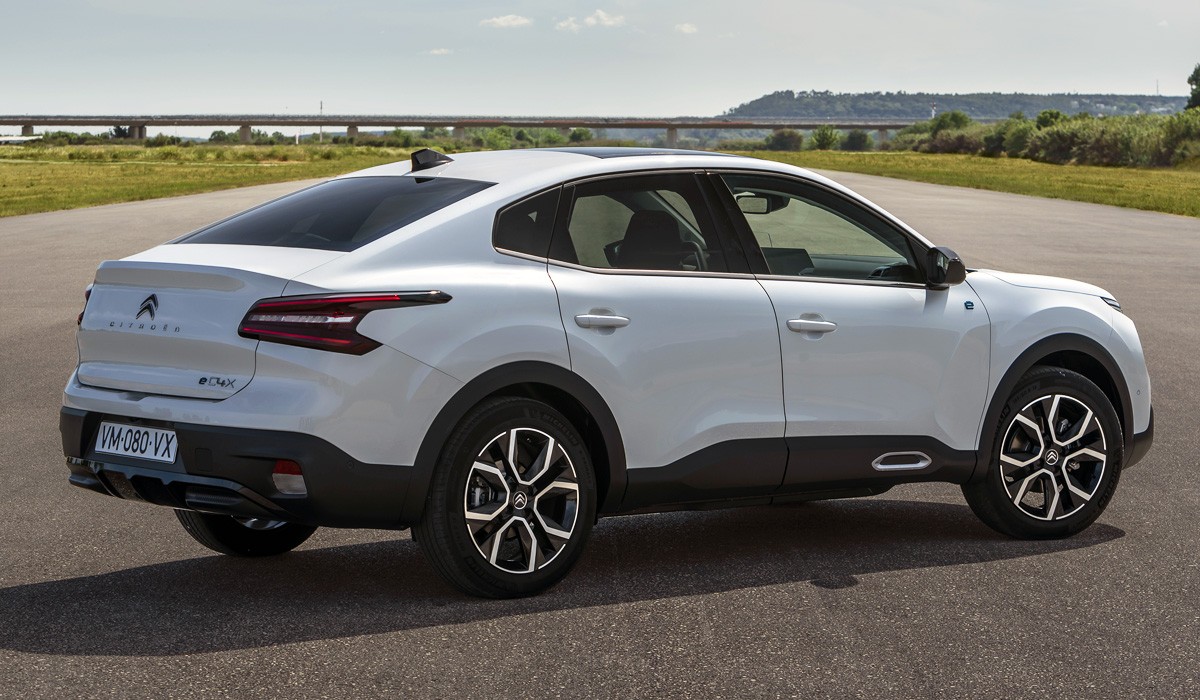 Кросс-седан Citroen C4 X пришел на подмогу хэтчбеку