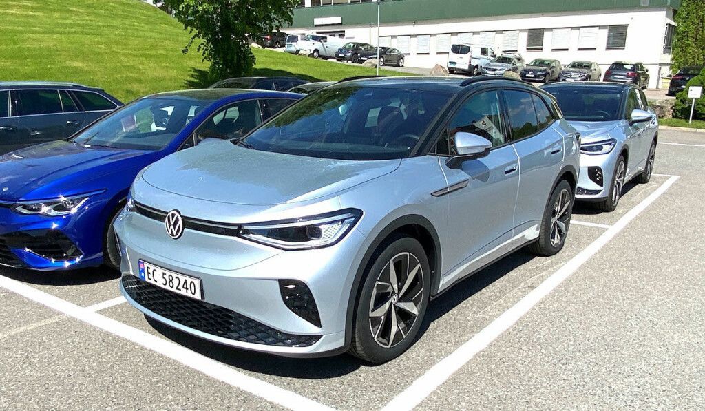 Дайджест дня: самый дорогой Range Rover, виски Bentley и другие события индустрии Дайджест дня: самый дорогой Range Rover, виски Bentley и другие события индустрии