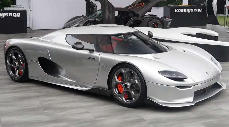 Родстер Bugatti, самый мощный Bentley и другие премьеры Пеббл-Бич