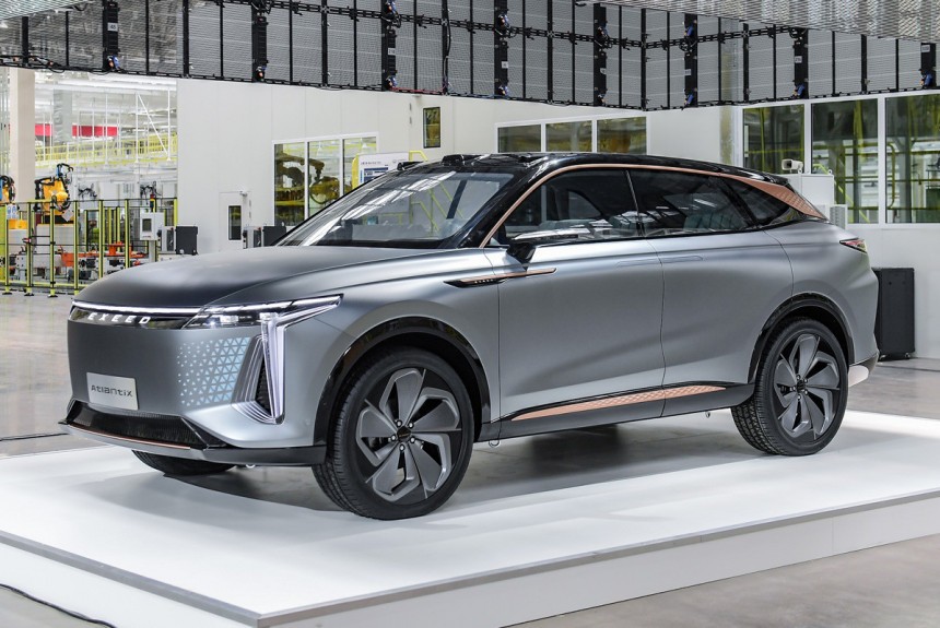 Кроссовер Exeed AtlantiX дебютировал на своем новом заводе