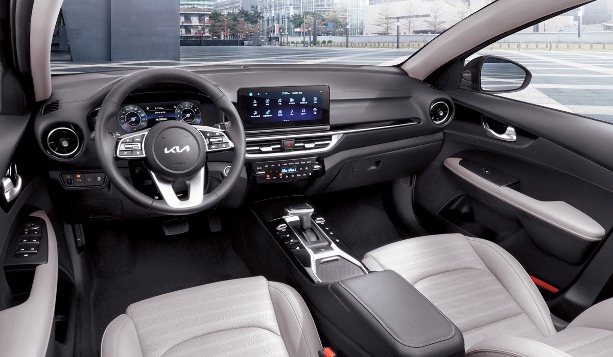 Обновленный седан Kia K3: больше сенсоров для Cerato Обновленный седан Kia K3: больше сенсоров для Cerato