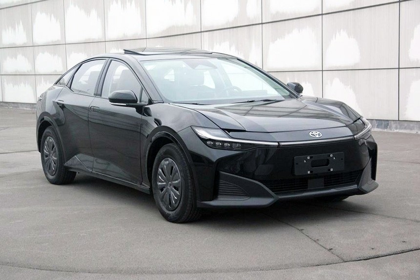 Новый седан Toyota bZ3: совместно с компаниями BYD и FAW