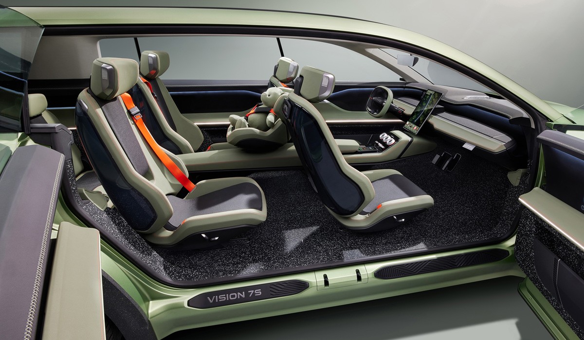 Кроссовер Skoda Vision 7S показал новый стиль и логотип