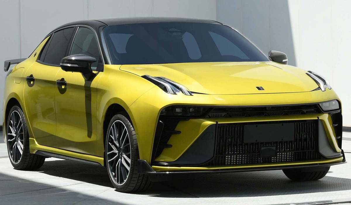 Седан Lynk & Co 03 стал агрессивнее после обновления