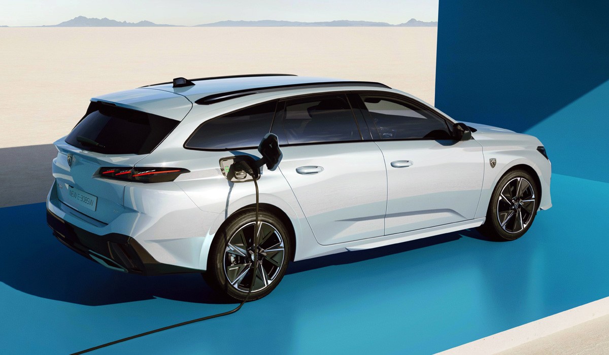 Электрический Peugeot E-308: хэтчбек и универсал