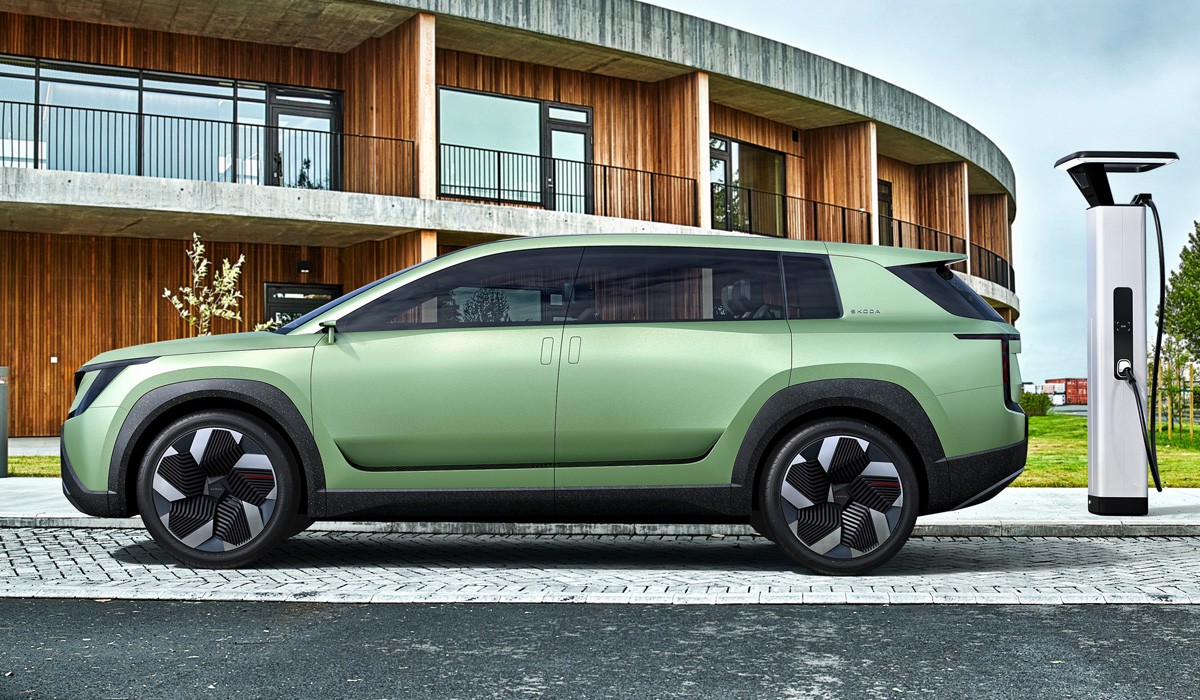 Кроссовер Skoda Vision 7S показал новый стиль и логотип