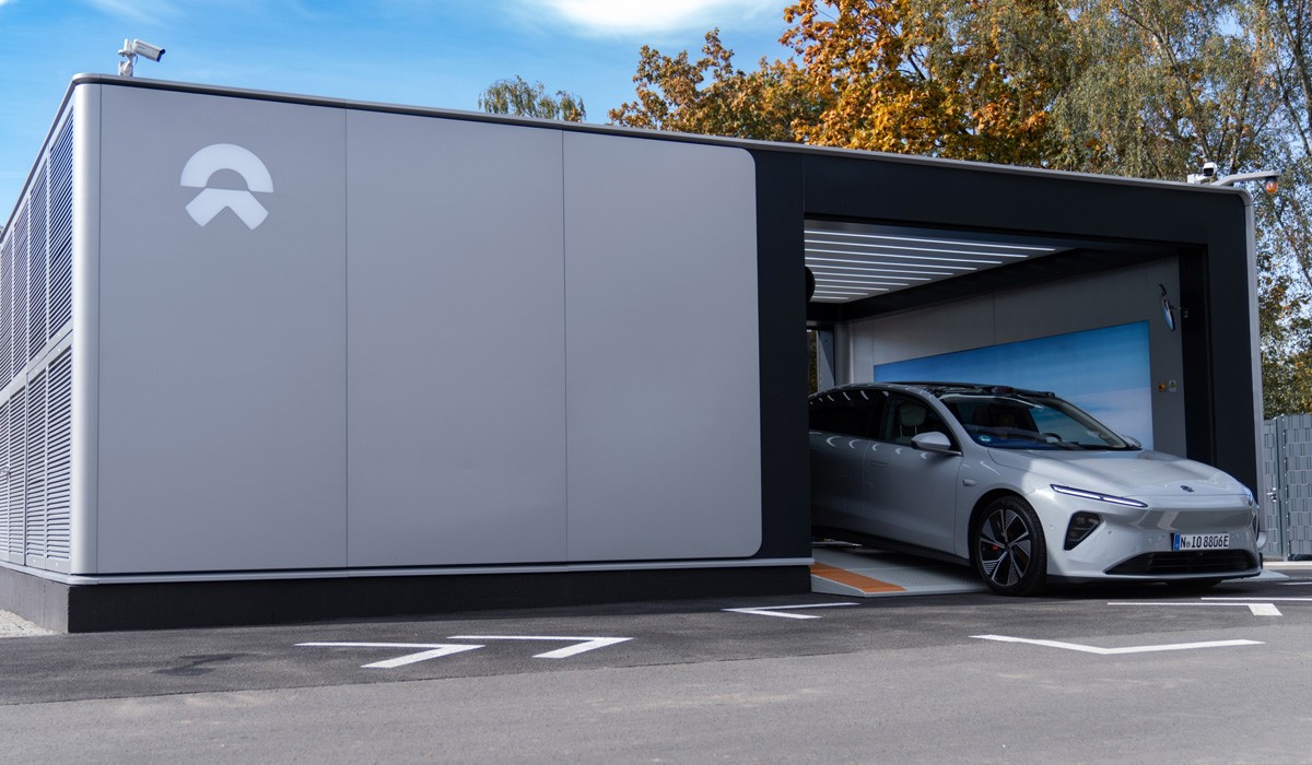 Дайджест дня: первая гибридная Dacia, Nio в Европе и другие события индустрии