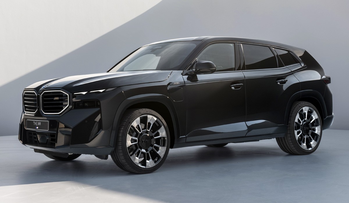 Мощный кроссовер BMW XM: серийная версия