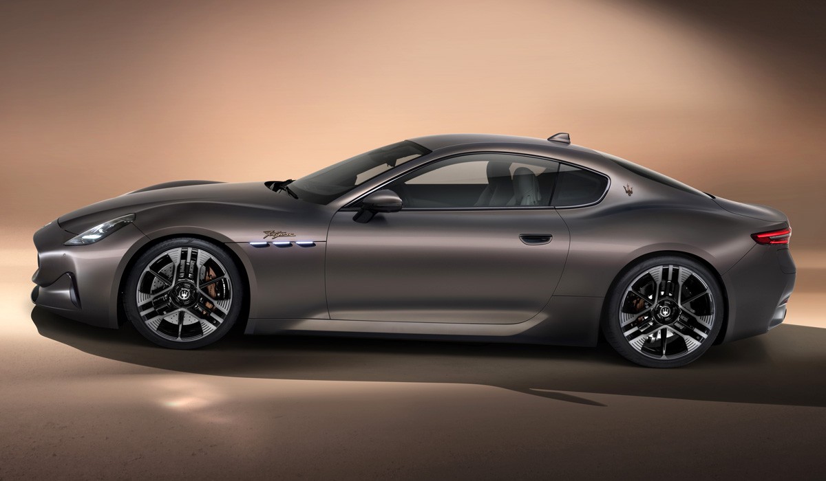 Купе Maserati GranTurismo дебютировало в трех версиях Купе Maserati GranTurismo дебютировало в трех версиях