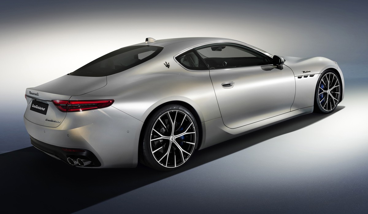 Купе Maserati GranTurismo дебютировало в трех версиях Купе Maserati GranTurismo дебютировало в трех версиях