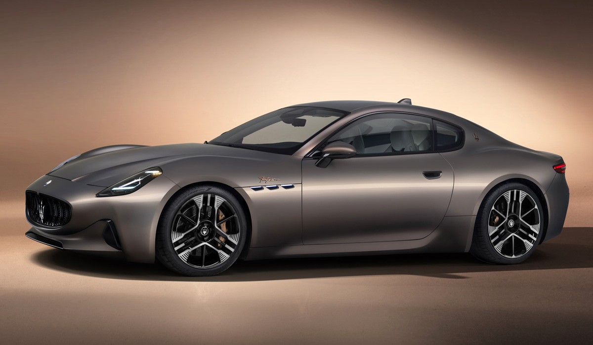 Купе Maserati GranTurismo дебютировало в трех версиях Купе Maserati GranTurismo дебютировало в трех версиях