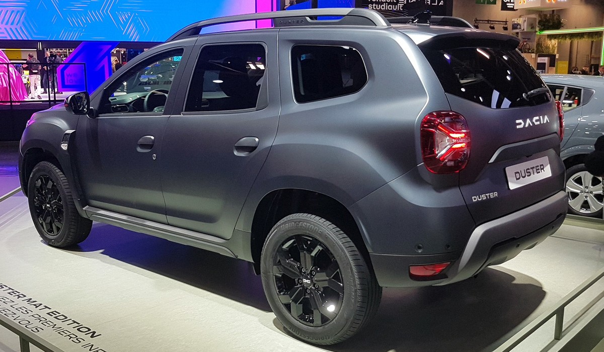 Dacia в Париже: коллекционный Duster и первый гибрид Dacia в Париже: коллекционный Duster и первый гибрид